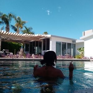 Meet your Posher, Stellar